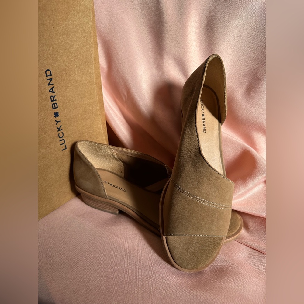 NWOT LUCKY BRAND SERKIE OPEN TOE SLIP ON SANDAL HEELS